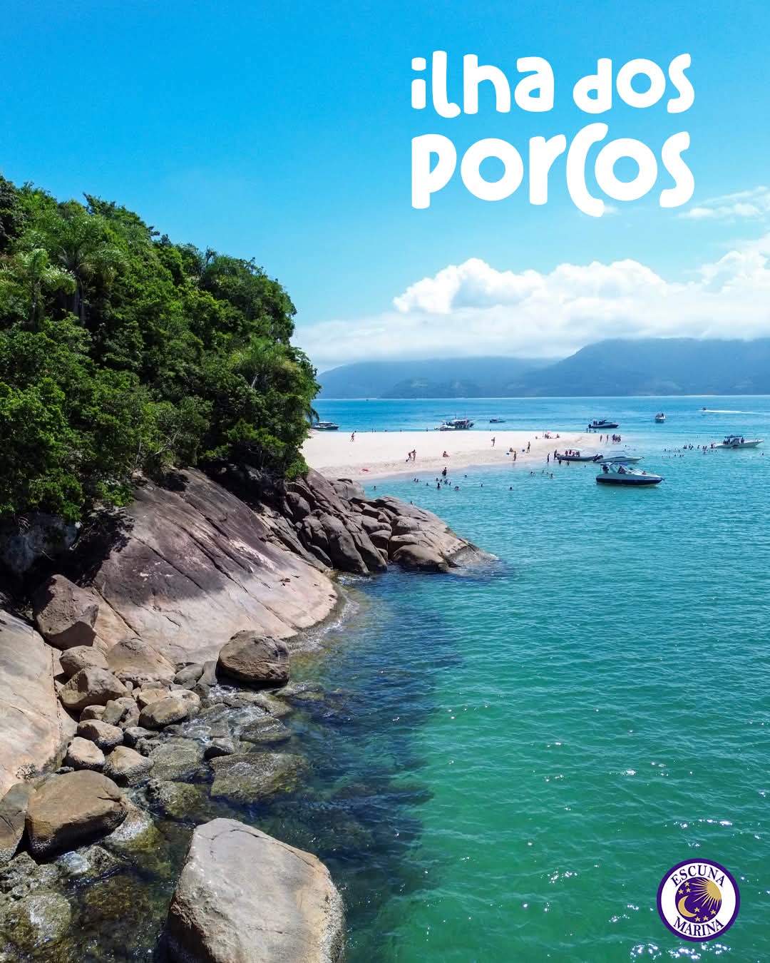 Ilha dos Porcos com águas cristalinas em Ubatuba